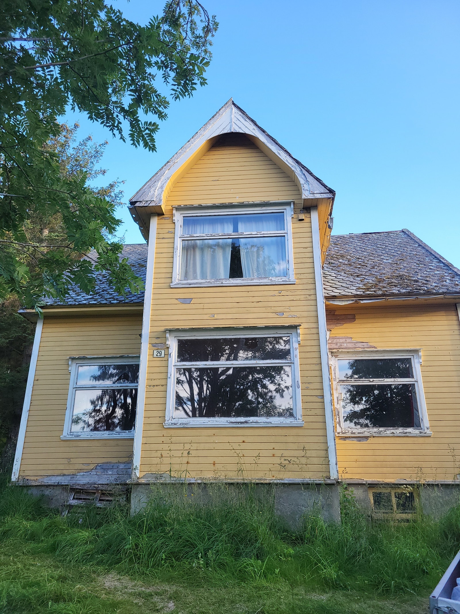 Forside mot vei Galleribilde