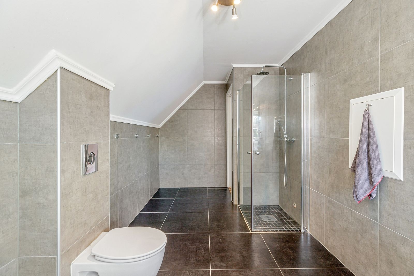 Stort bad med vask og tørk Galleribilde