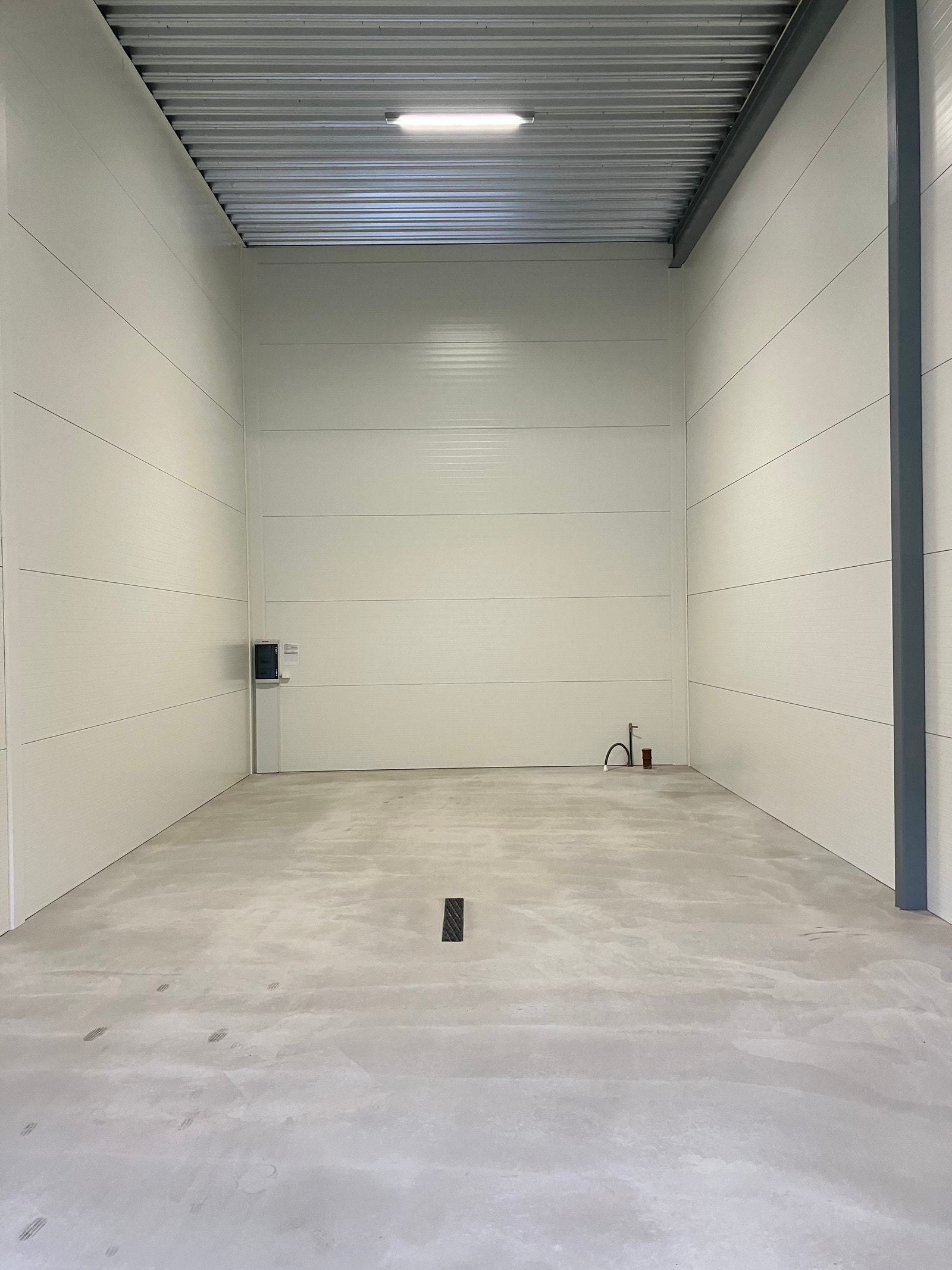 7m høyde fra gulv til tak innerst, og 6,5 m ytterst ved port Galleribilde