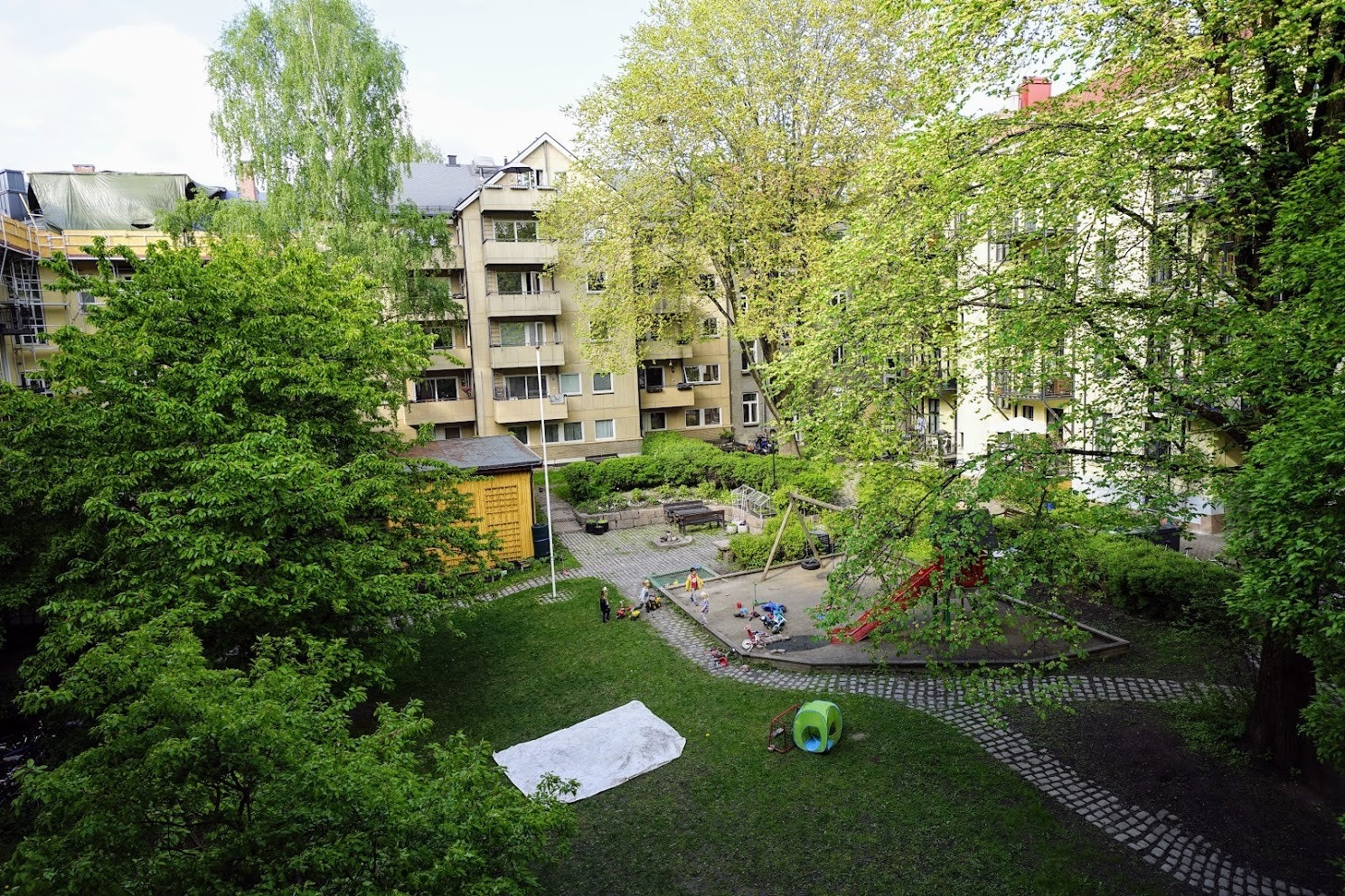 Fra hagen i bakgården. Dette er et parkanlegg fra 1995. Galleribilde