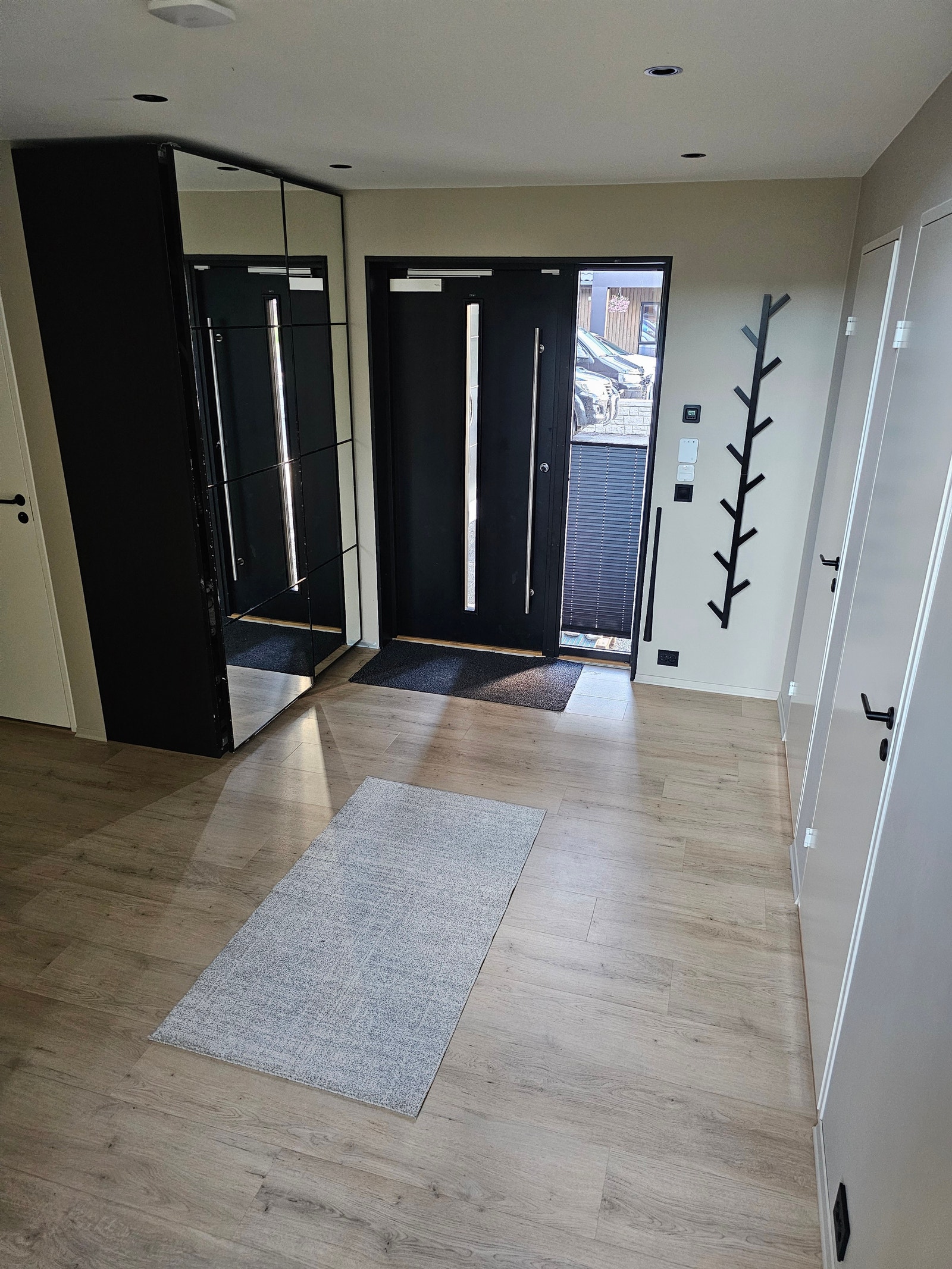 Inngangsparti og soveromsgang Galleribilde