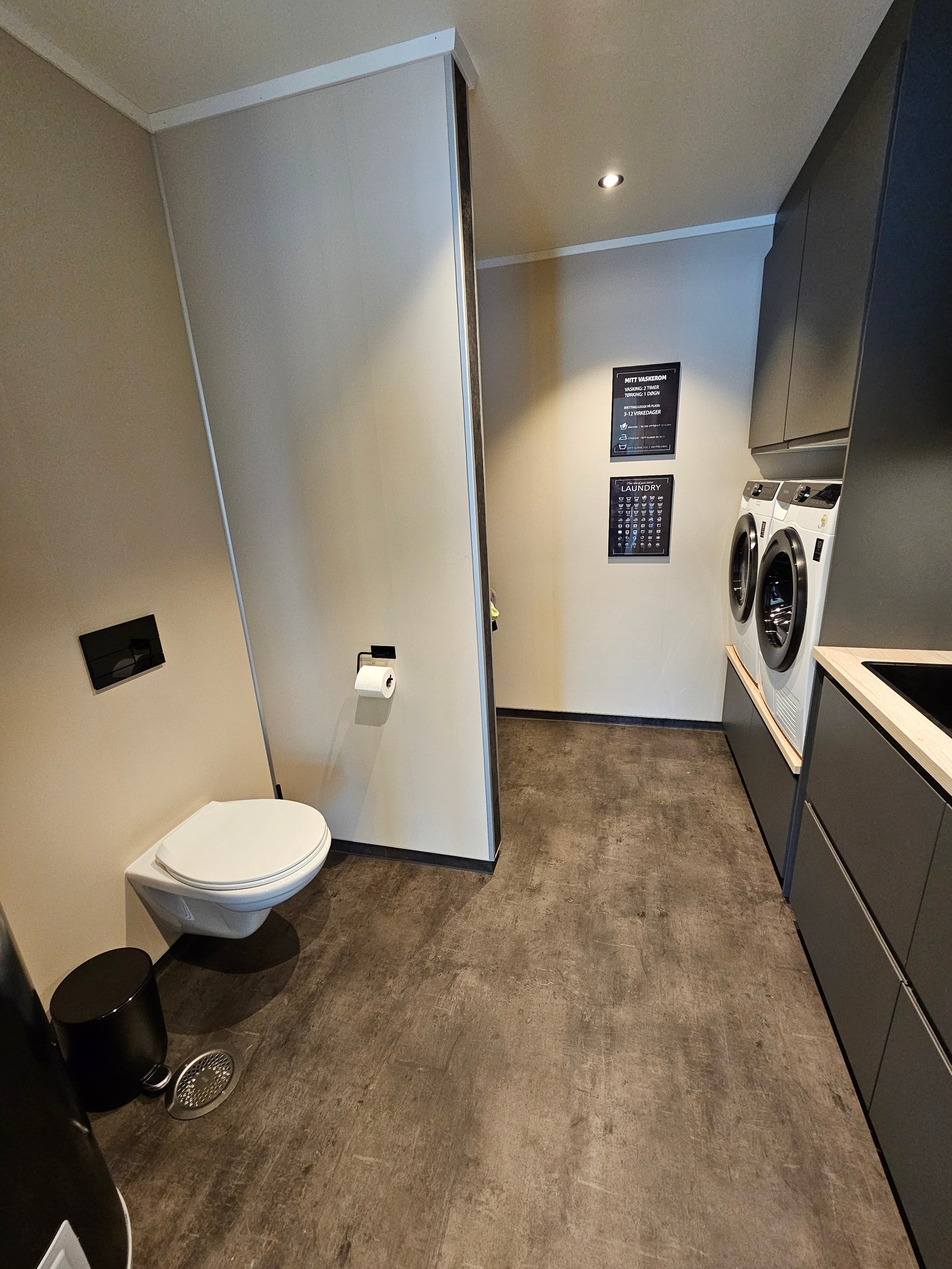 Vaskerom og bad med dusj i 2.etg Galleribilde