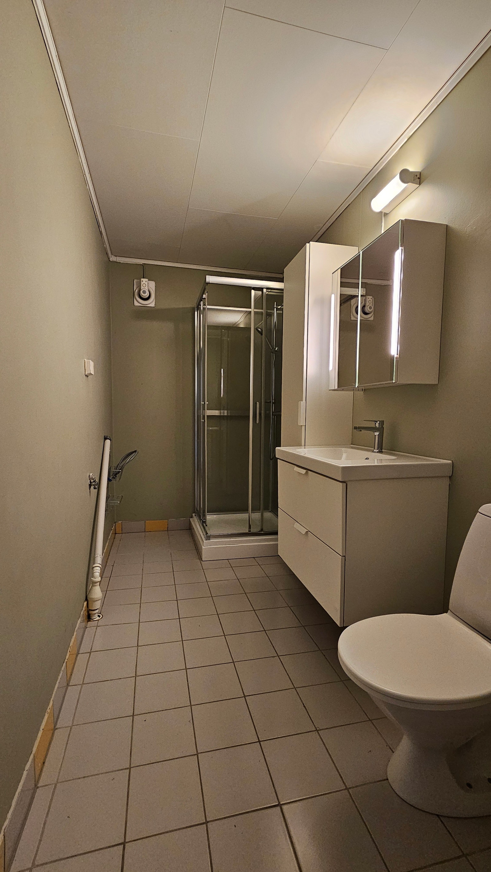 Bad med opplegg for vaskemaskin Galleribilde