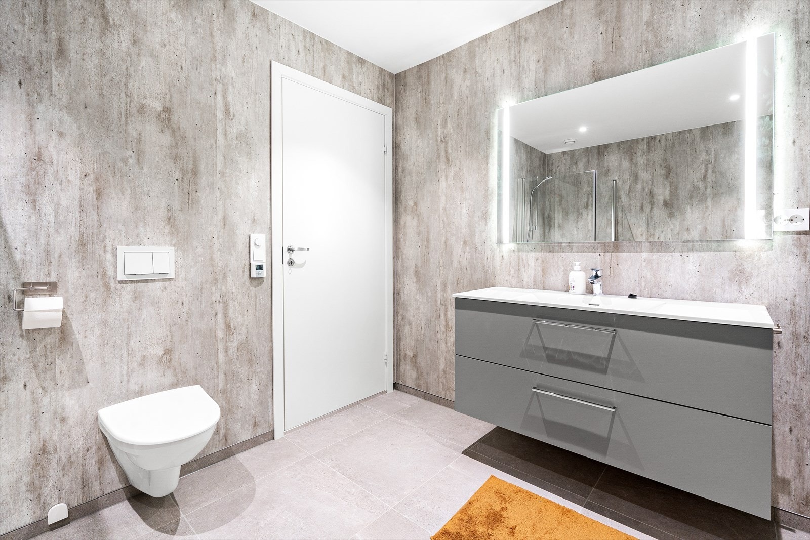 Bad med moderne og stilren innredning Galleribilde