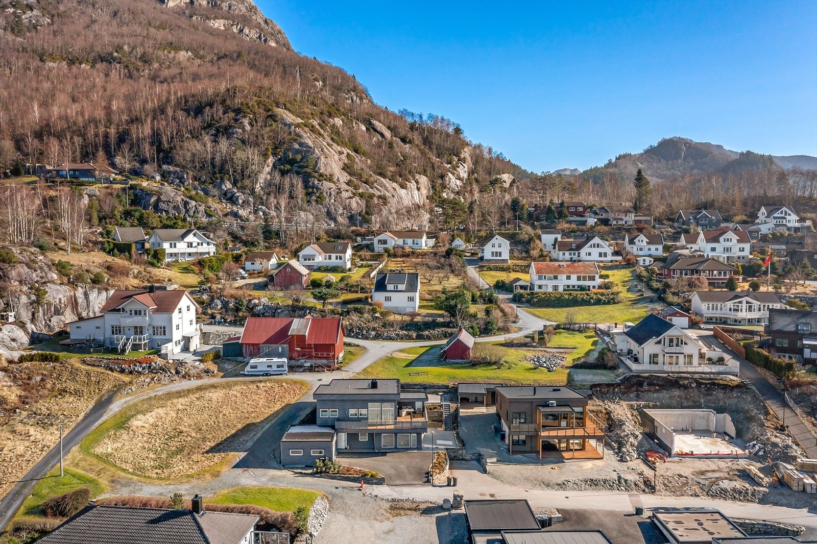 Bergevik Panorama - et idyllisk boligområde like ved sjøen på Forsand Galleribilde