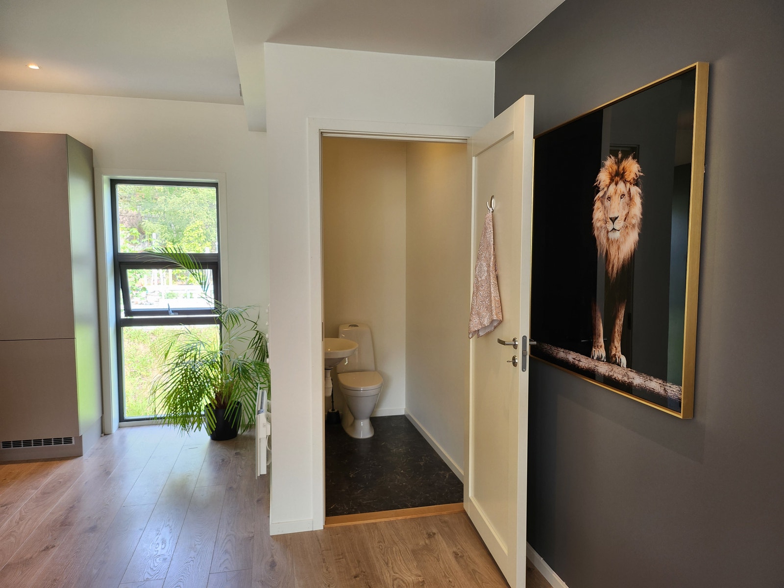 Praktisk med ekstra wc-rom Galleribilde