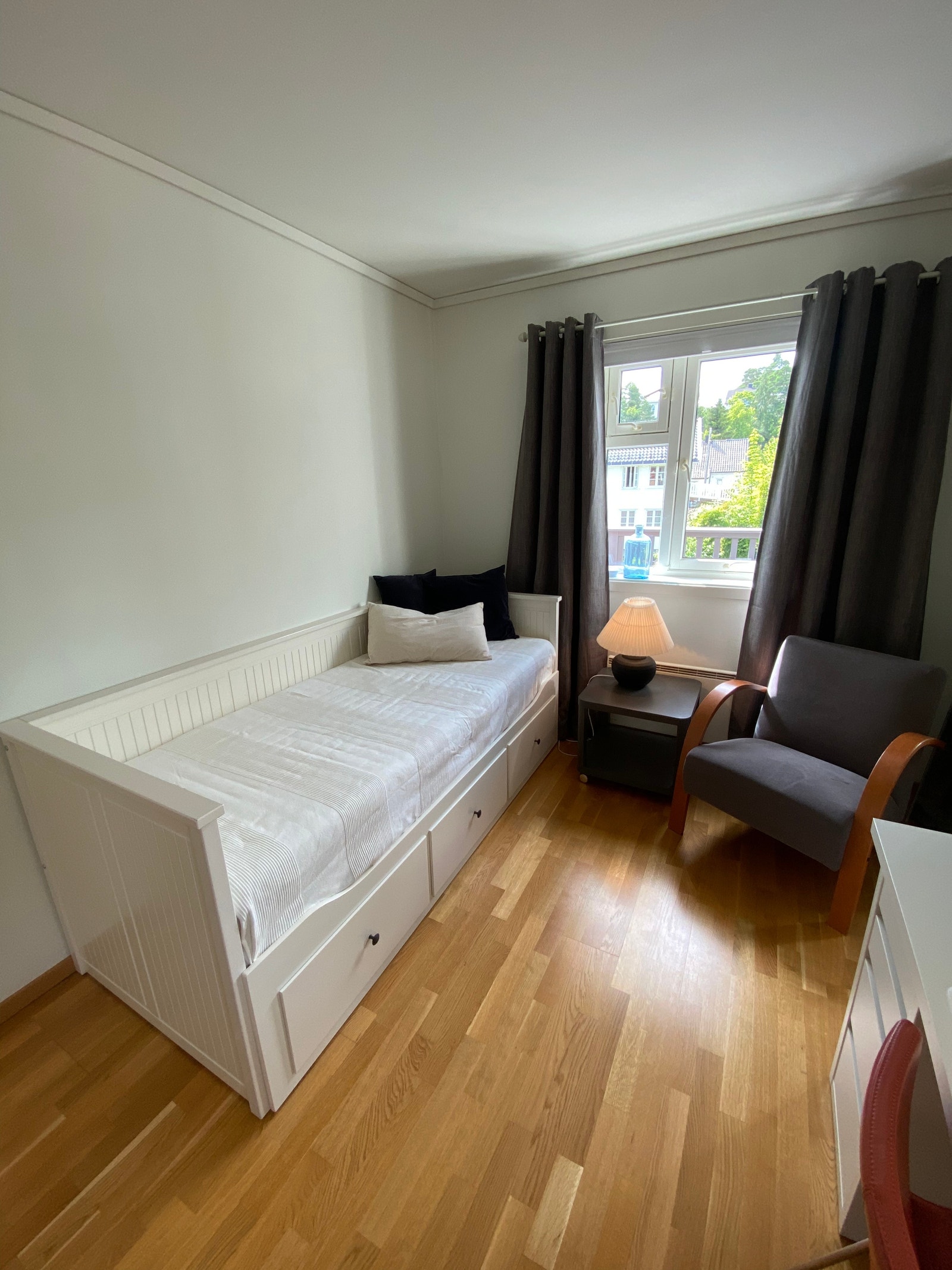 Enkeltseng som kan gjøre om til dobbeltseng Galleribilde