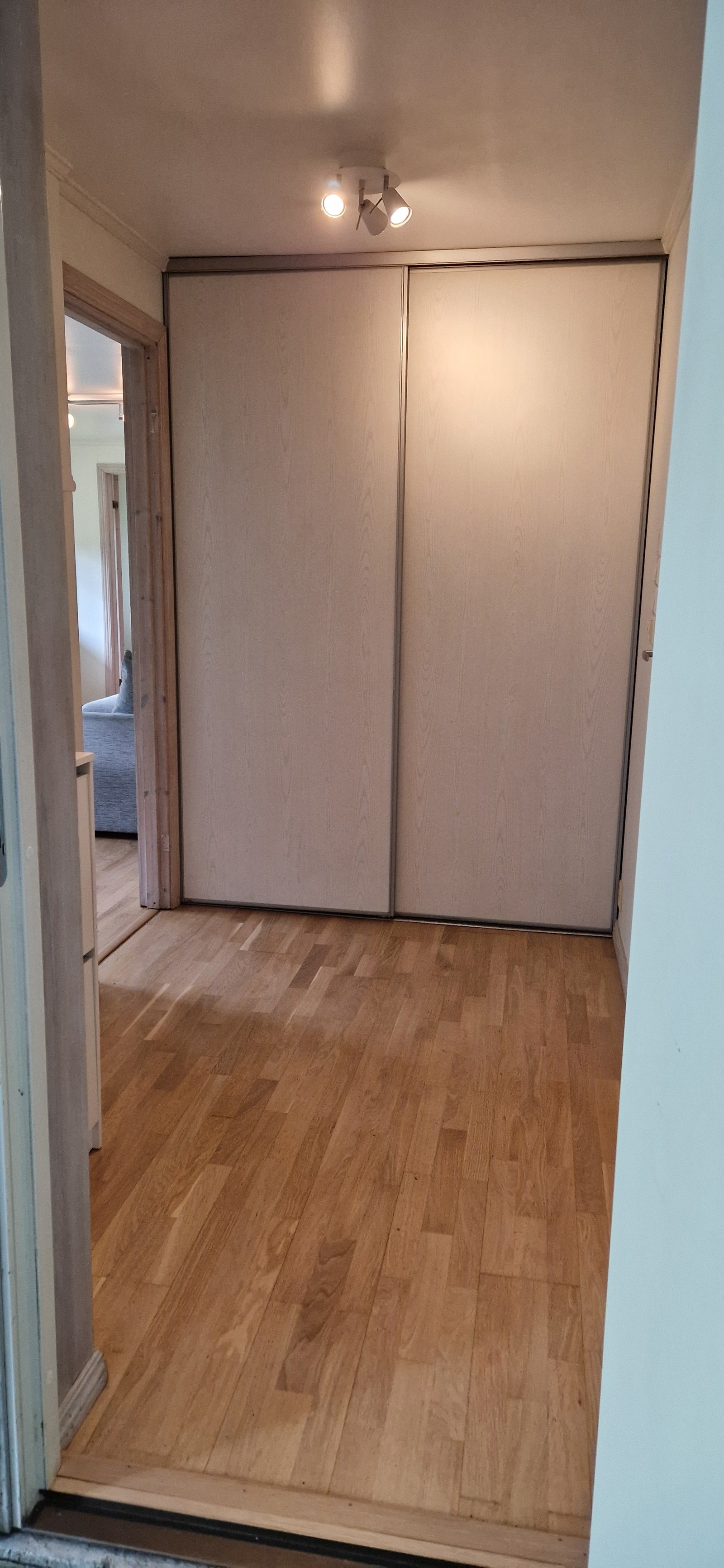 Entre m/skyvedørsgarderobe_1 Galleribilde