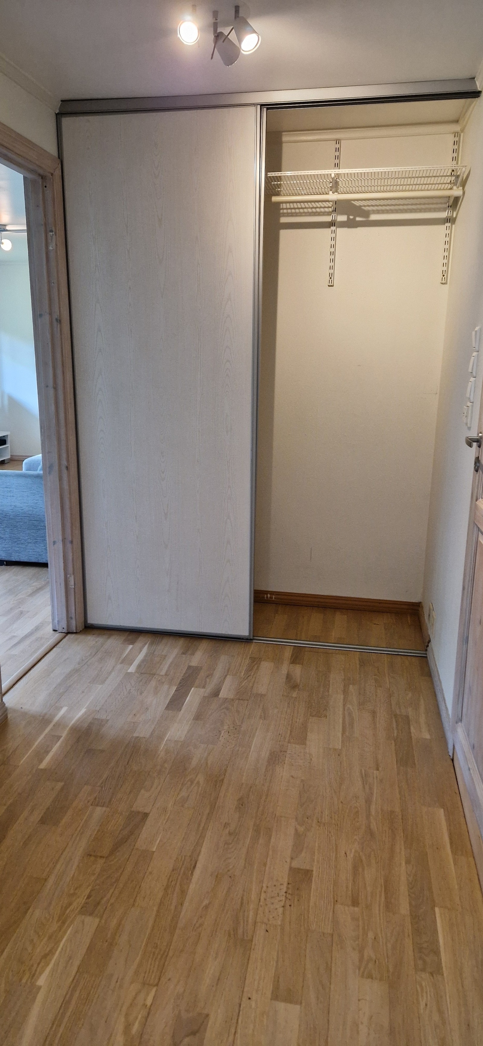 Entre m/skyvedørsgarderobe_2 Galleribilde
