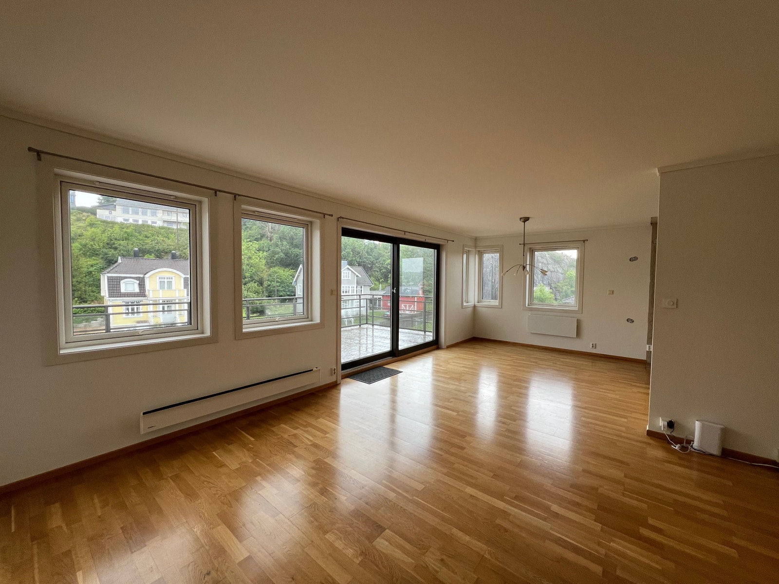 God plass til spisestue møbler. Galleribilde