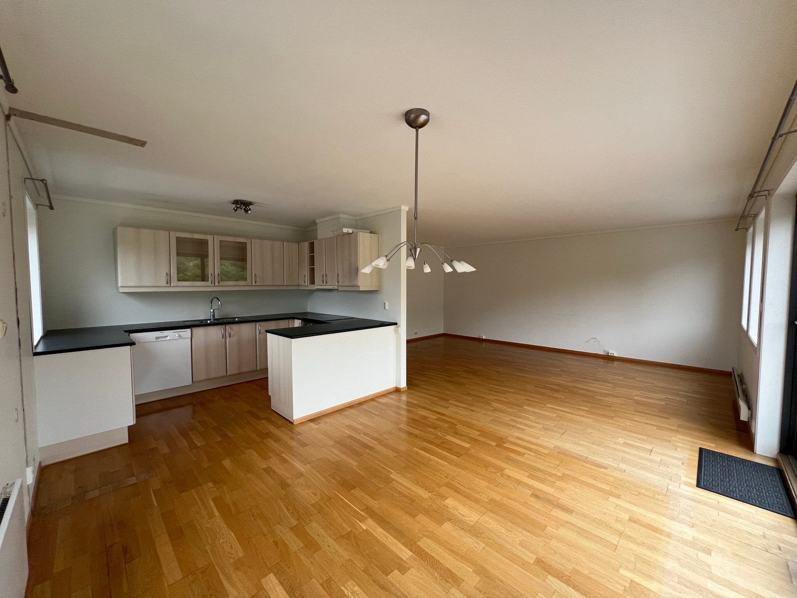 Kjøkken, NYE kjøkken fronter installeres i begynnelsen av august. Galleribilde