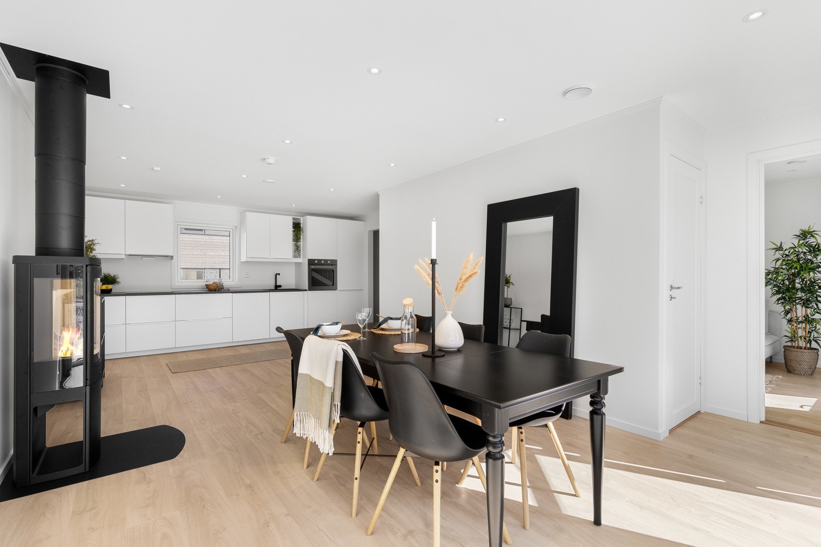 Hver bolig er en romslig halvpart av vertikaldelt tomannsbolig, og en av dem kan bli ditt nye hjem. Galleribilde