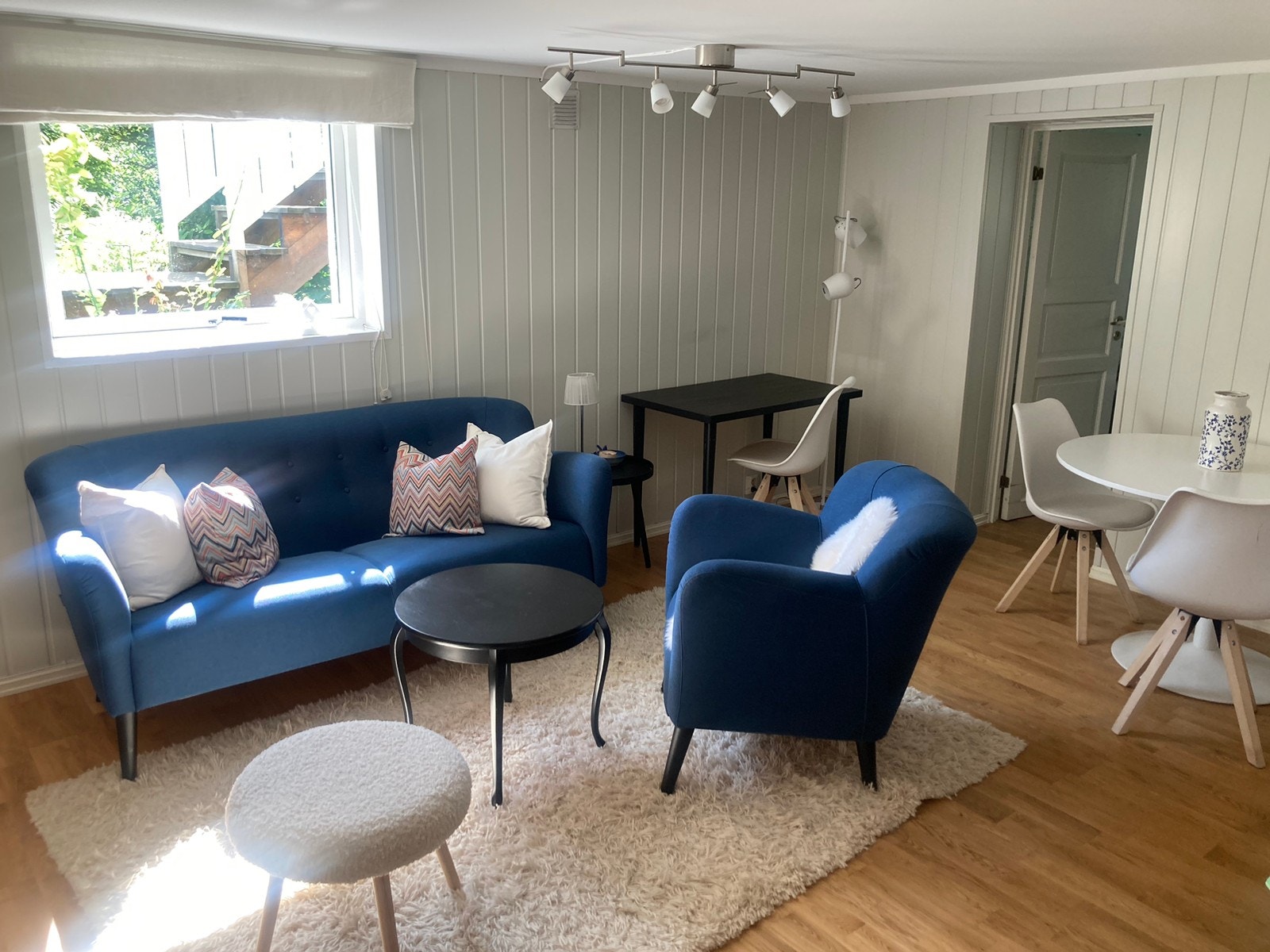 Stue sett fra kjøkken Galleribilde