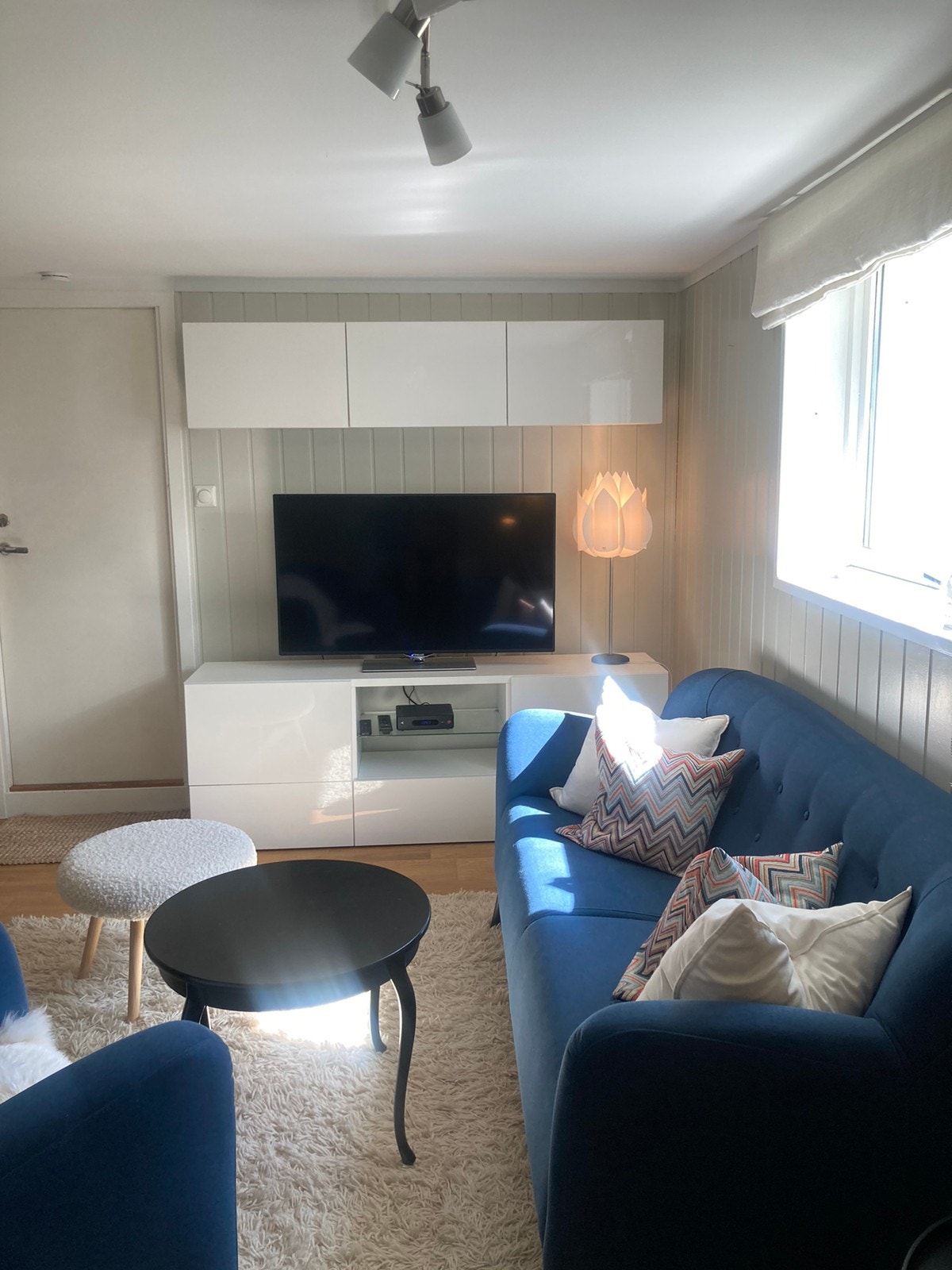 Stue sett fra soverom Galleribilde