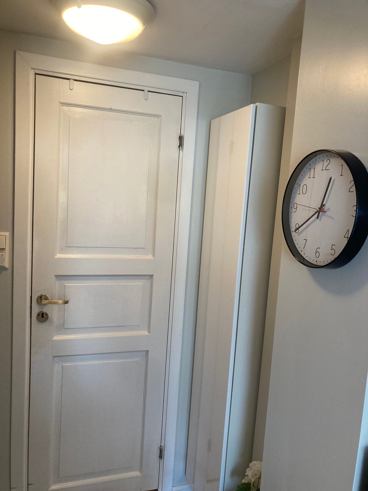 Skap til oppbevaring v bad, inngang bod til venstre Galleribilde