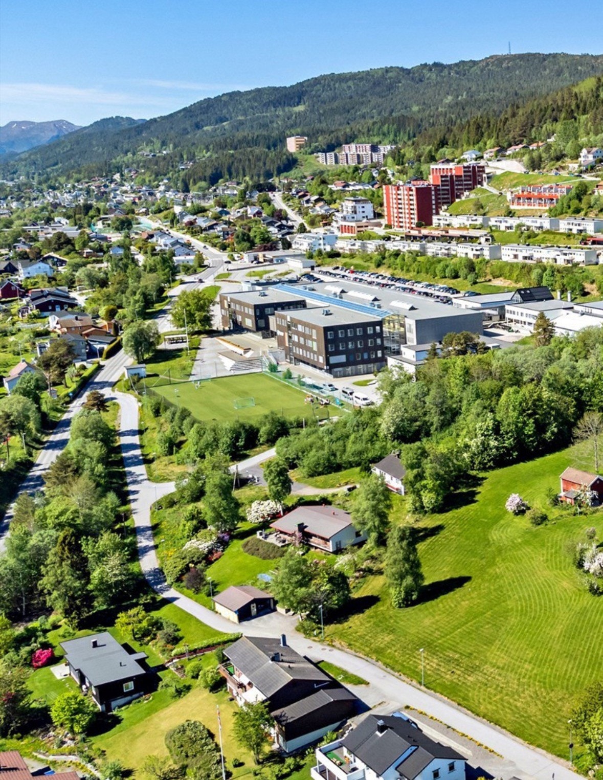 To minutter gang avstand fra Romsdal VGS Galleribilde