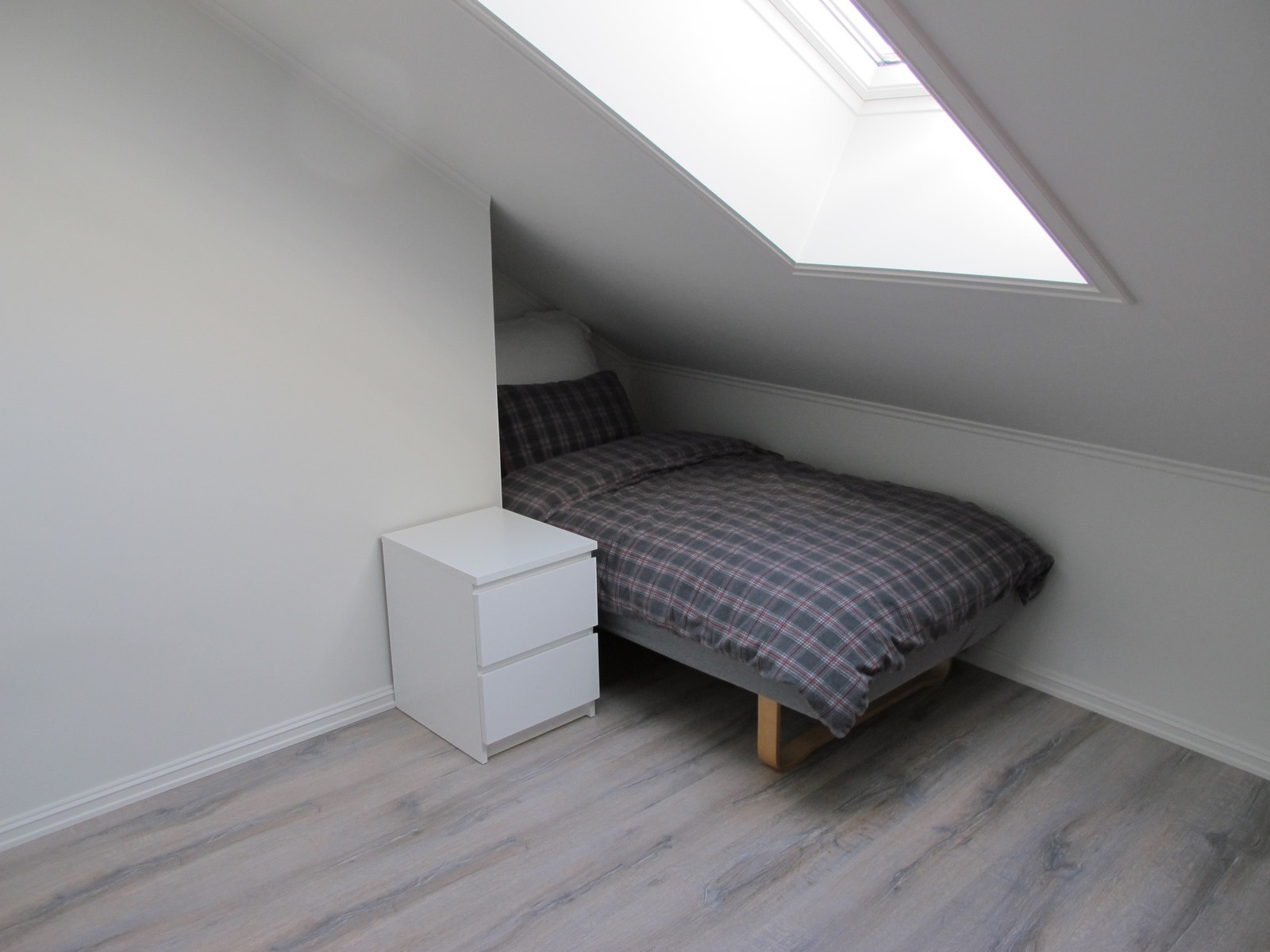 Denne sengen er 90 cm bred, men det er mange som ønsker en 120 cm seng Galleribilde