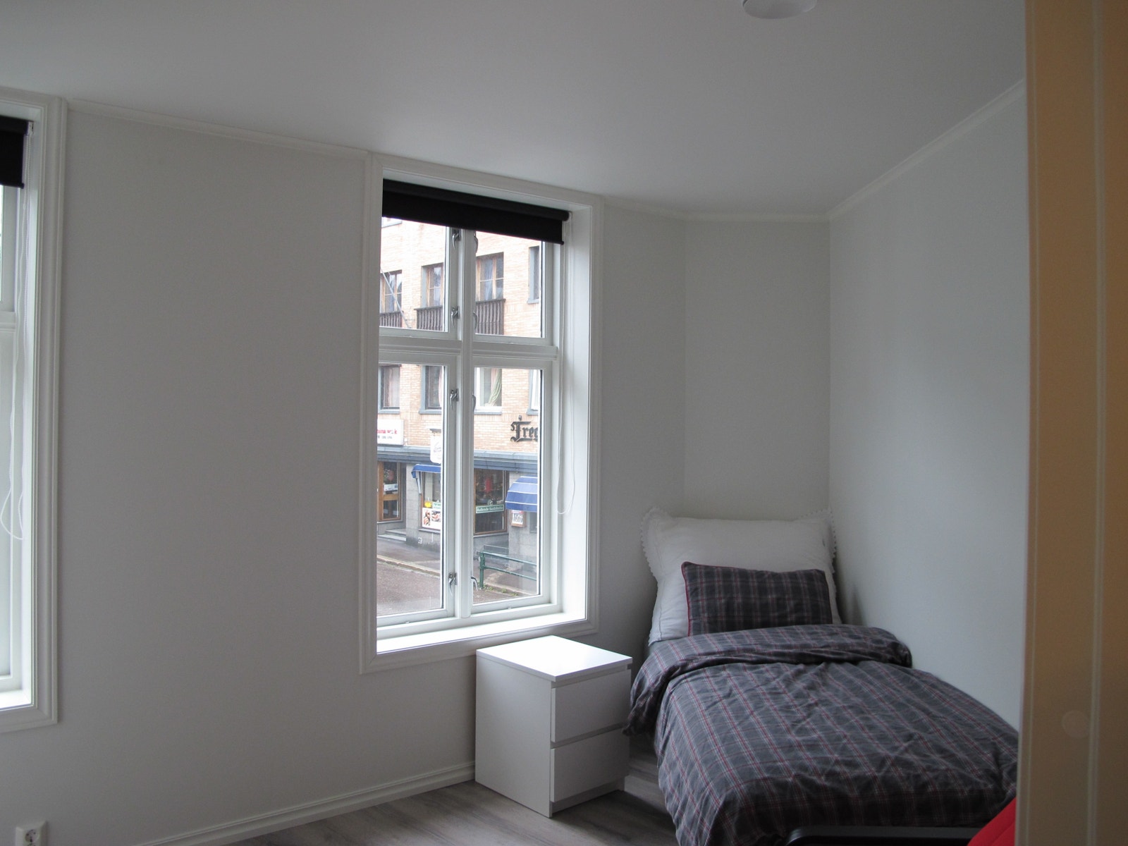 Bildet her viser en 90 cm seng. Men det går an å velge en 120 cm seng. Galleribilde