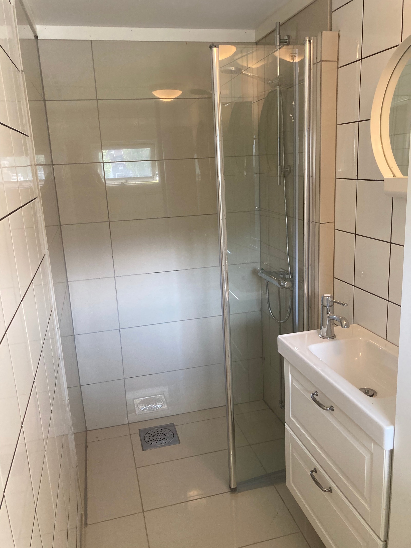 Bad m nye fliser og ny glassdør Galleribilde