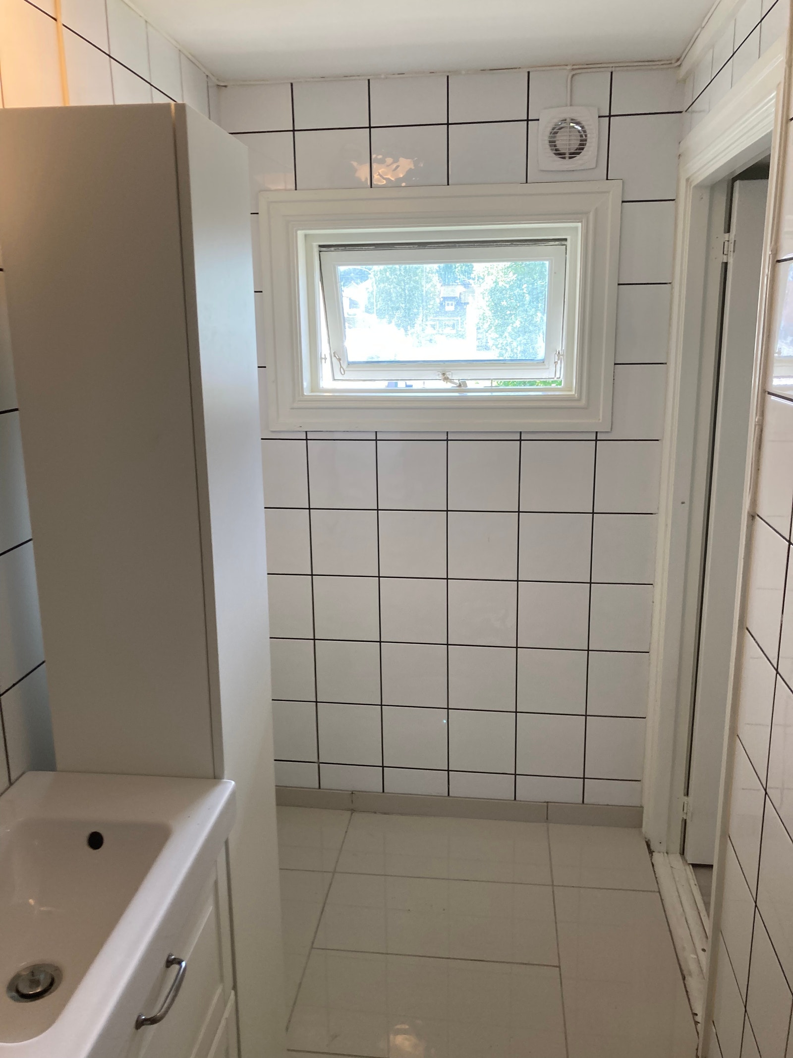 Bad m nye fliser og ny glassdør Galleribilde