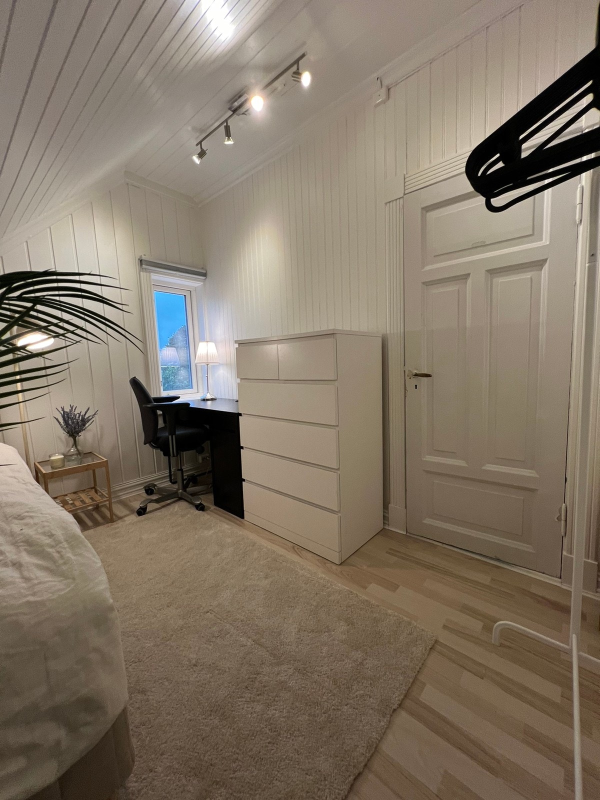 Rom 4, Møblert Galleribilde