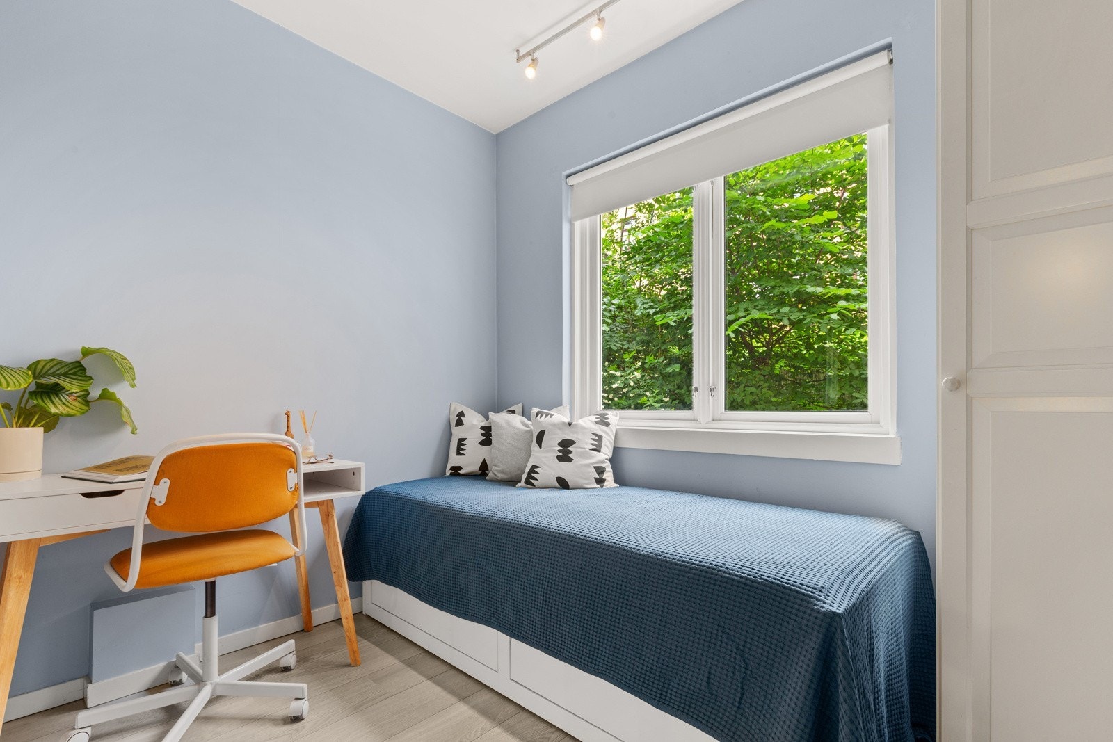 Romløsningen til soverom 2 kan enkelt tilpasses etter behov, og egner seg godt som kontor, gjesterom eller barnerom. Galleribilde