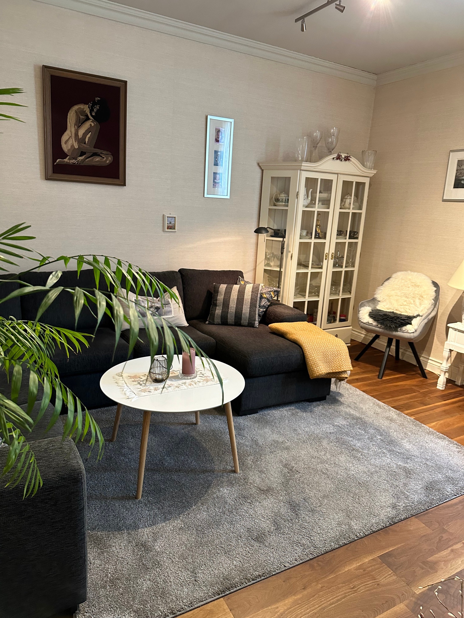 Del av koselig stue. Galleribilde