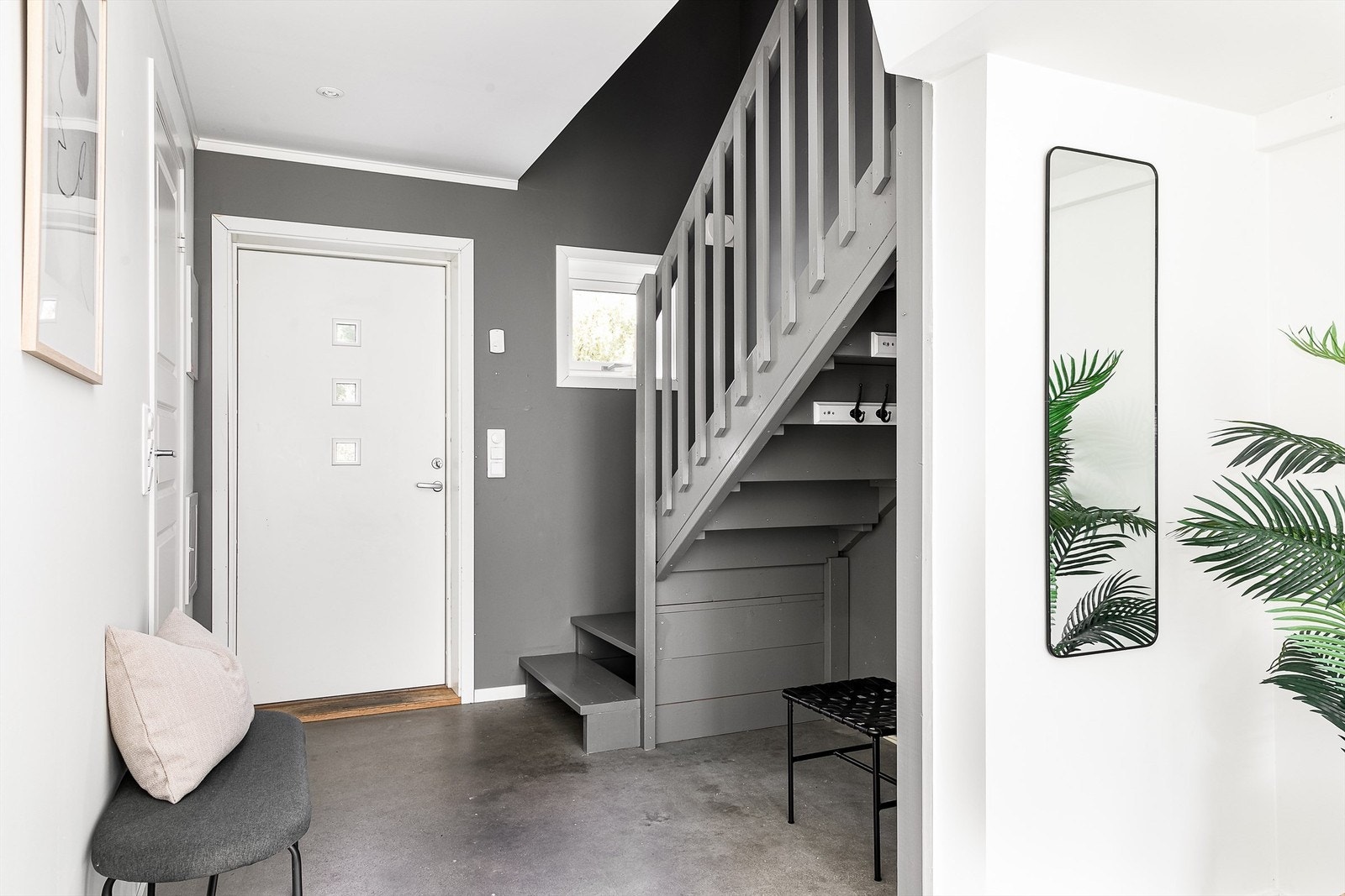 Det er trapp til soverommene ovenpå, så huset tilfredsstiller dessverre ikke universell utforming. Galleribilde