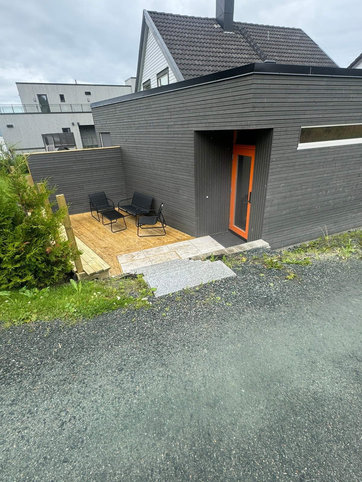 Inngangsparti med terrasse Galleribilde