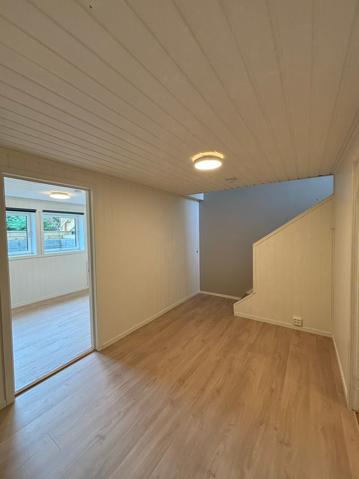 Kjellerstue/gang Galleribilde