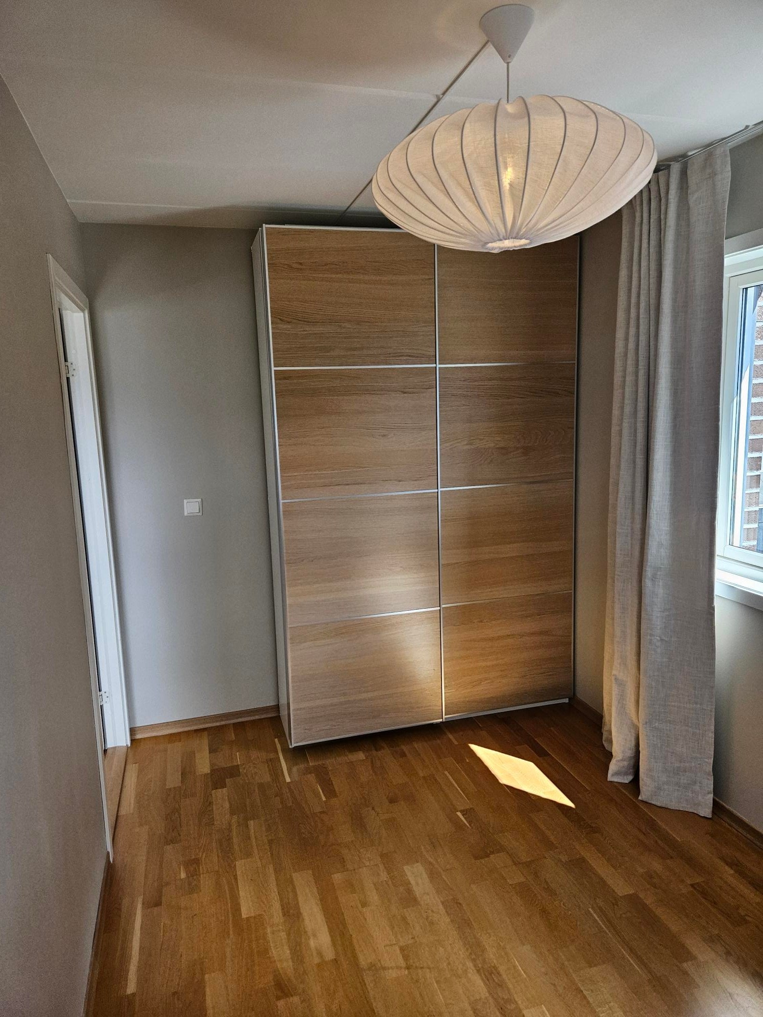 Skyvedørsgarderobe på soverom nr. 2 Galleribilde