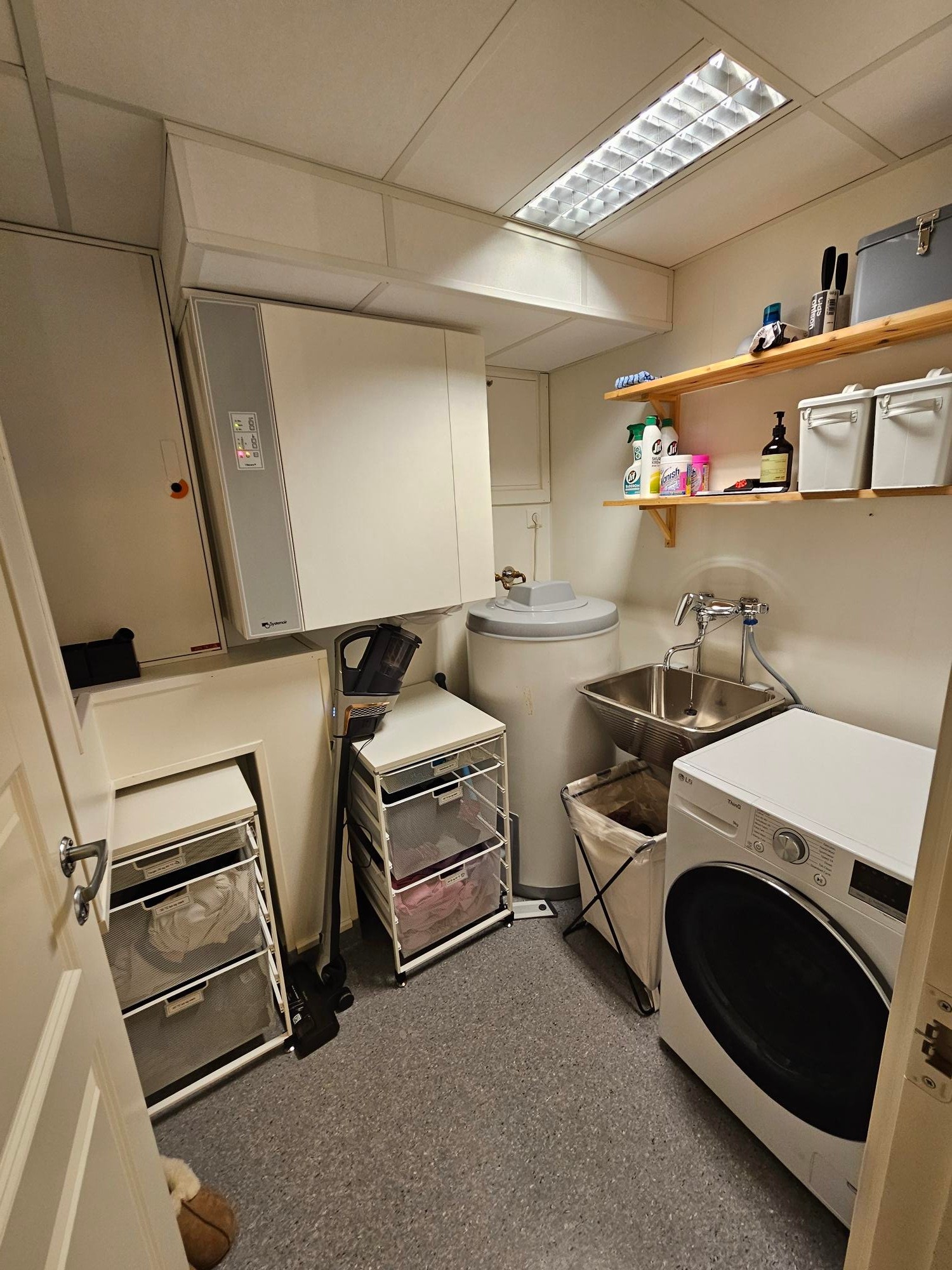 Vaskerom med plass til organisering Galleribilde