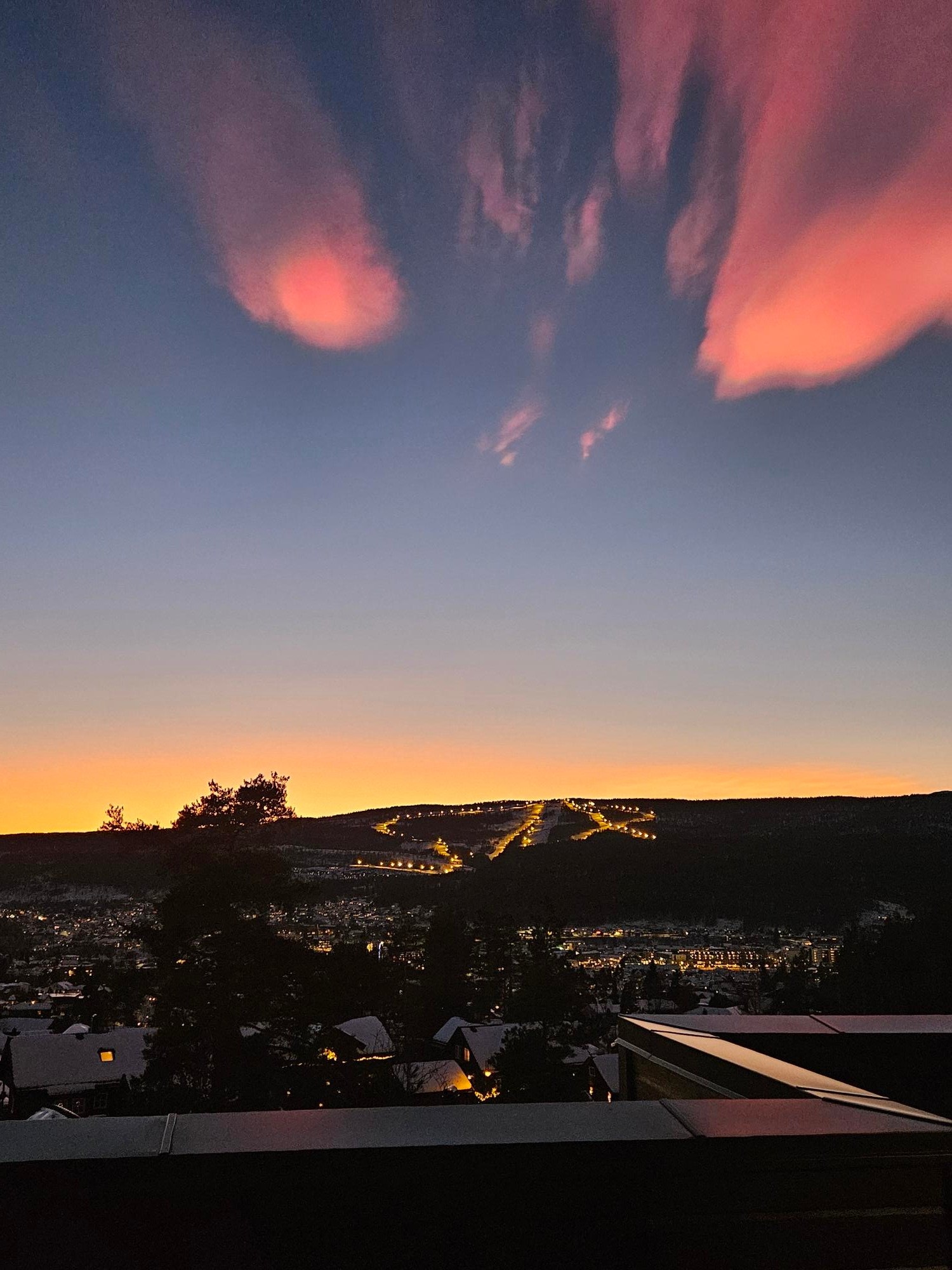 En fin vinterdag med utsikt over Kongsberg skisenter Galleribilde