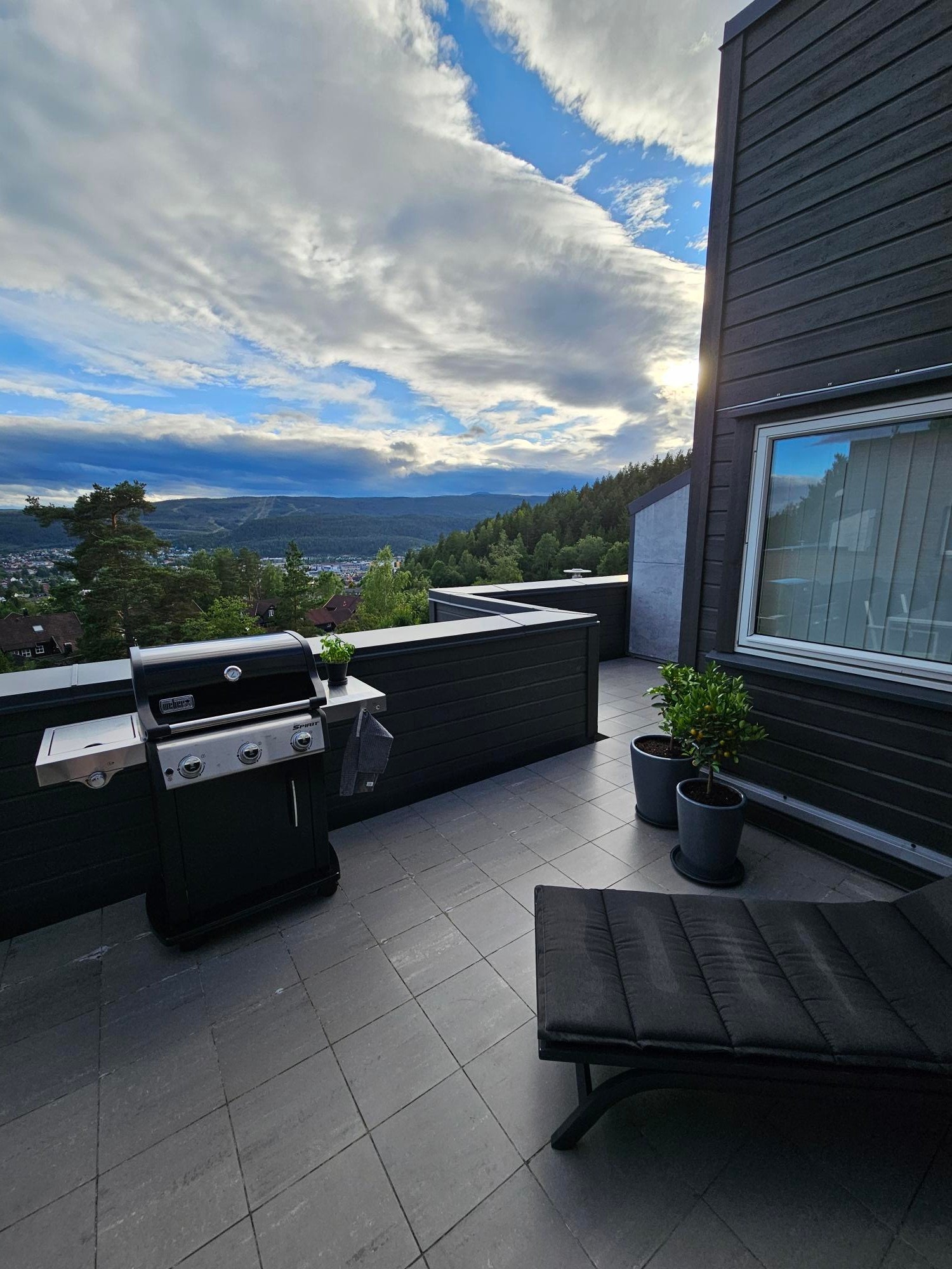 Balkong med plass til flere soner Galleribilde