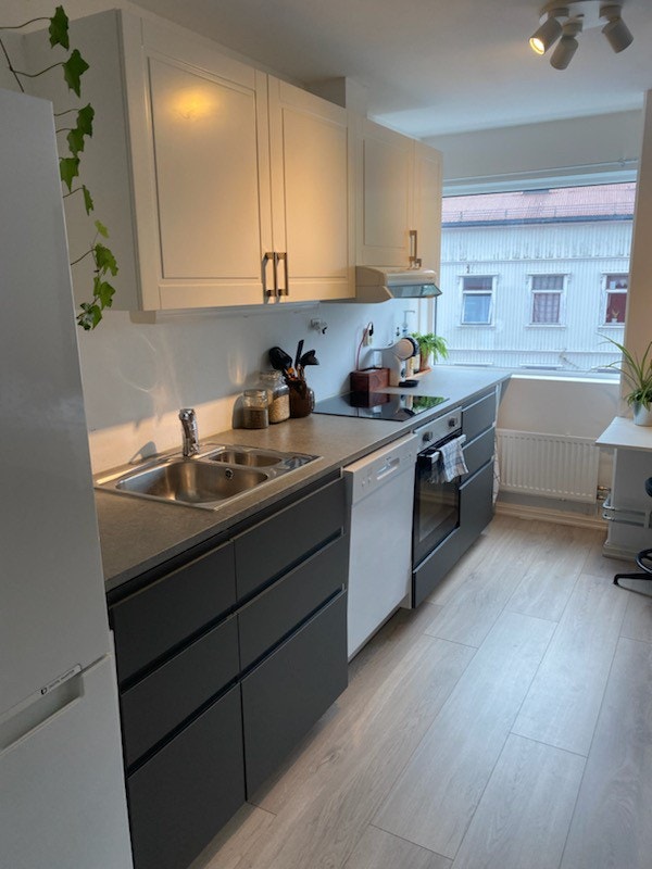 Nytt kjøkken. Dimbart spot light i tak Galleribilde