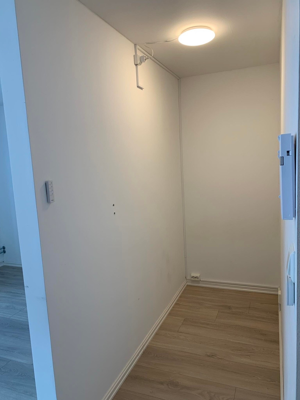 Sovealkove. En meter bred. Vi kan være behjelpelig med seng og forheng om ønskelig Galleribilde