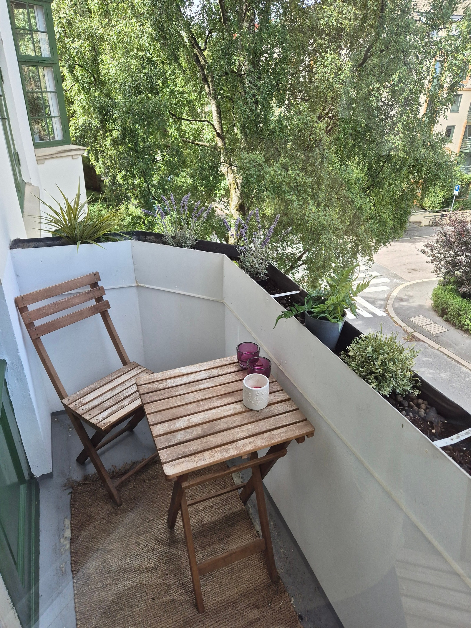 Tilgang på vestvendt balkong fra stue når eier selv ikke er i leiligheten. Galleribilde