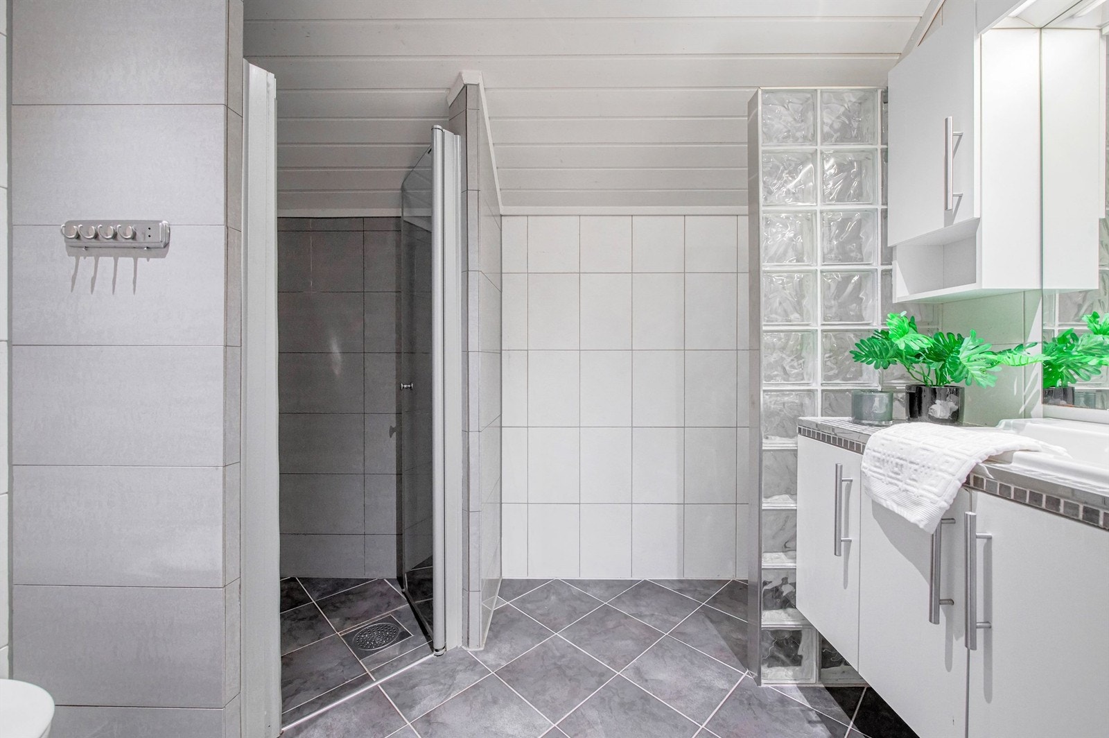 Kombinert bad og vaskerom Galleribilde