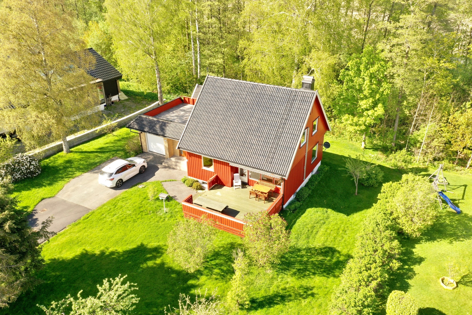 Det røde huset i Kirkegrenda. Galleribilde