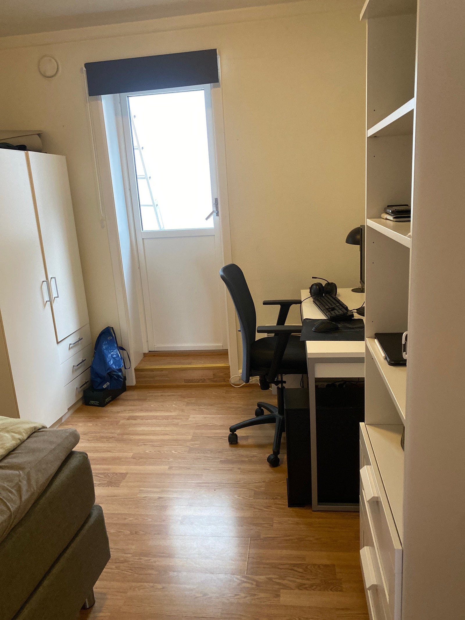 Pult og stol hybel 3 Galleribilde