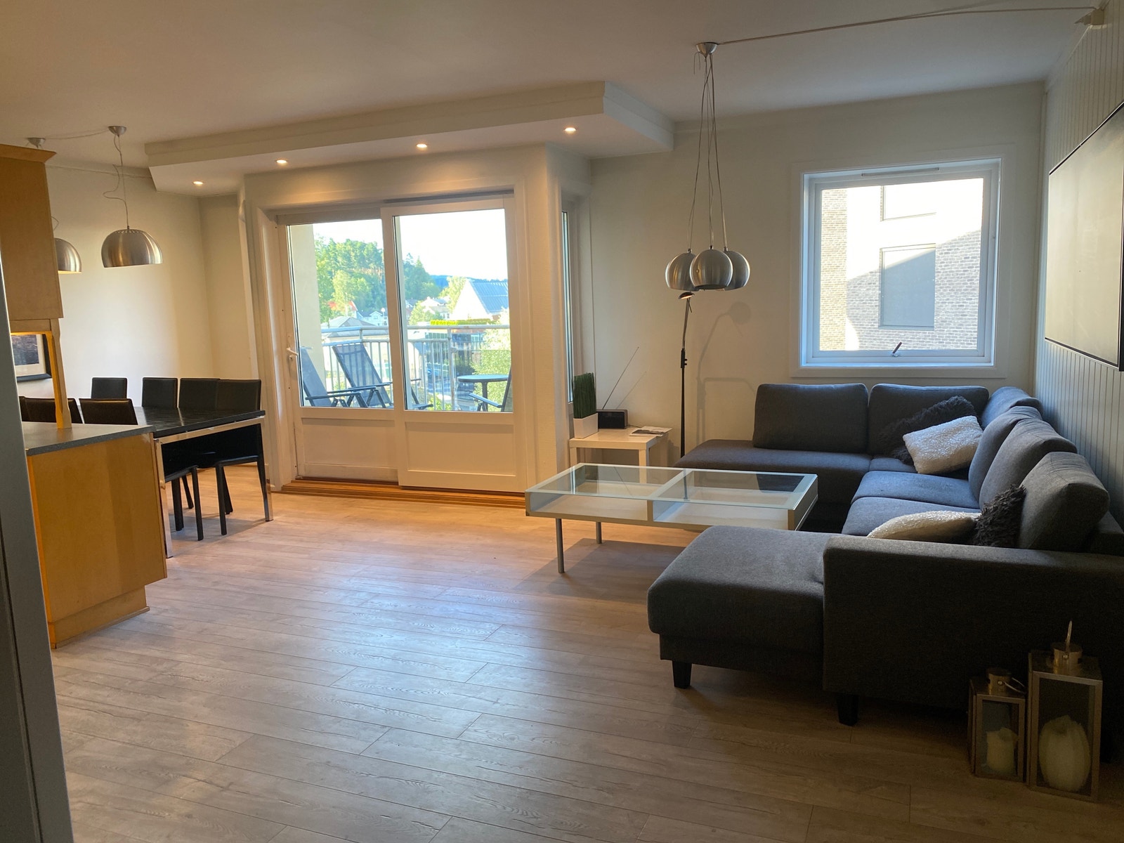 Stue m stor sofa Galleribilde