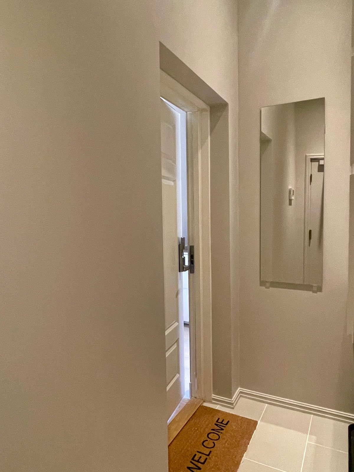 Entre med nøkkelfri inngang, kodelås. Galleribilde