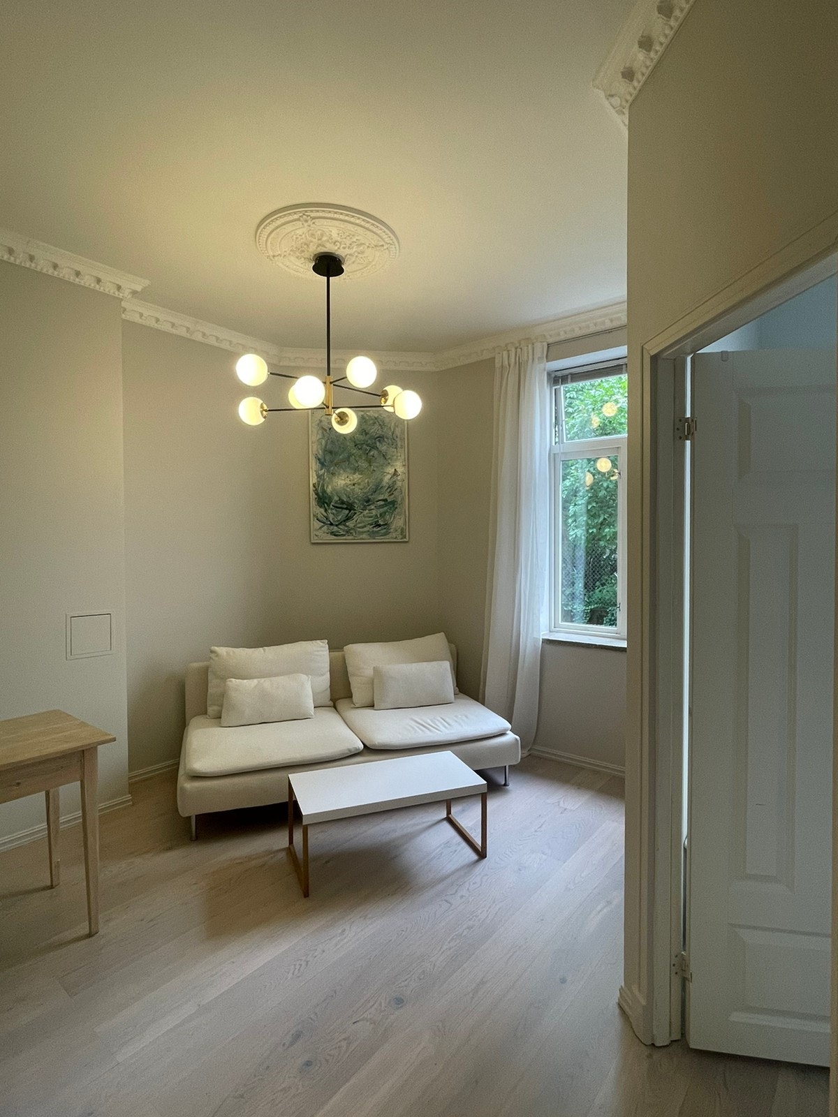 Stue med åpen kjøkken løsning Galleribilde