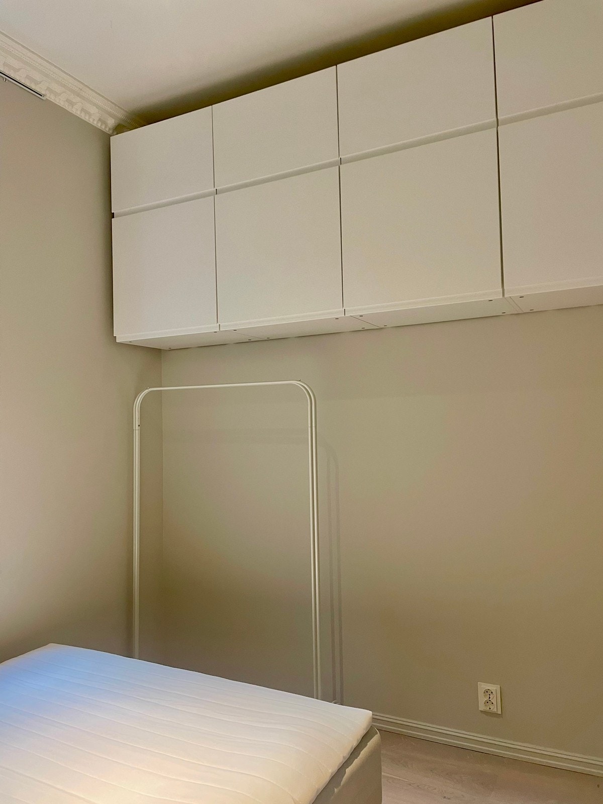 Soverom med ny dobbelseng. Galleribilde