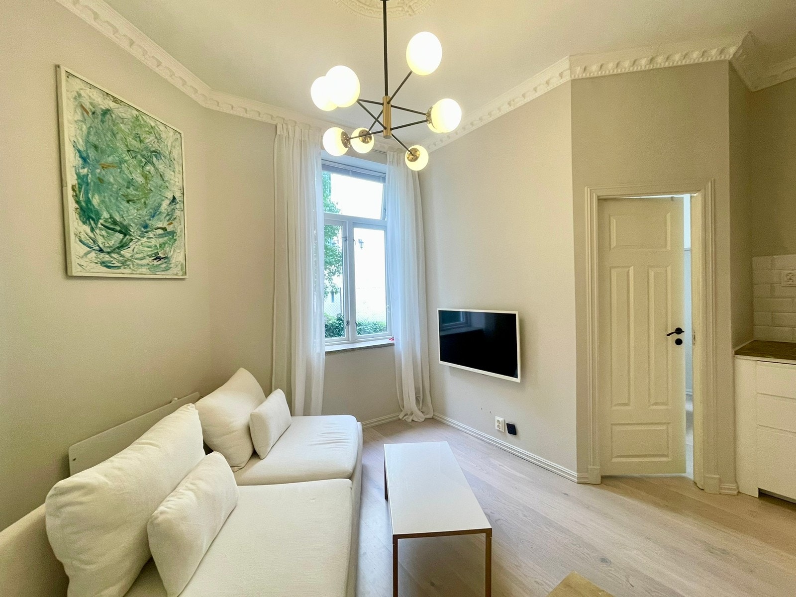 Stue med åpen kjøkken løsning Galleribilde