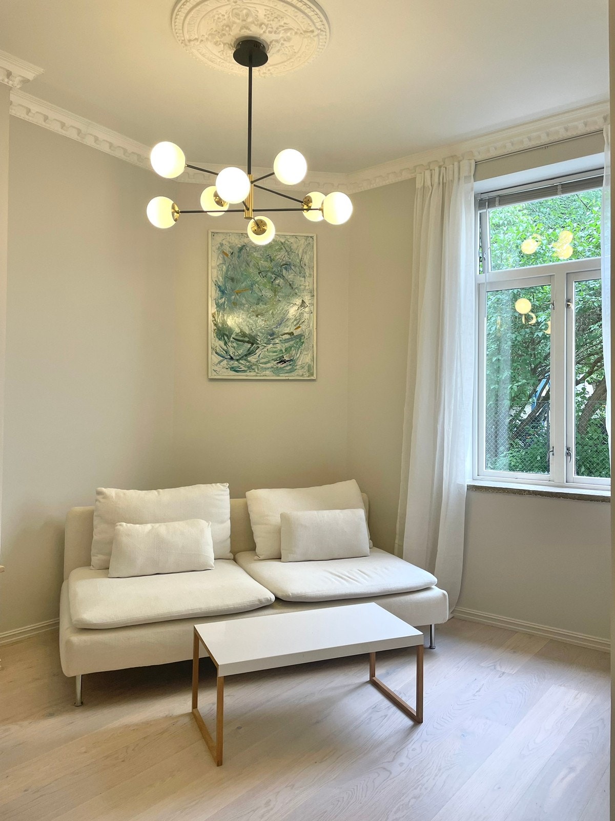 Stue med åpen kjøkken løsning Galleribilde