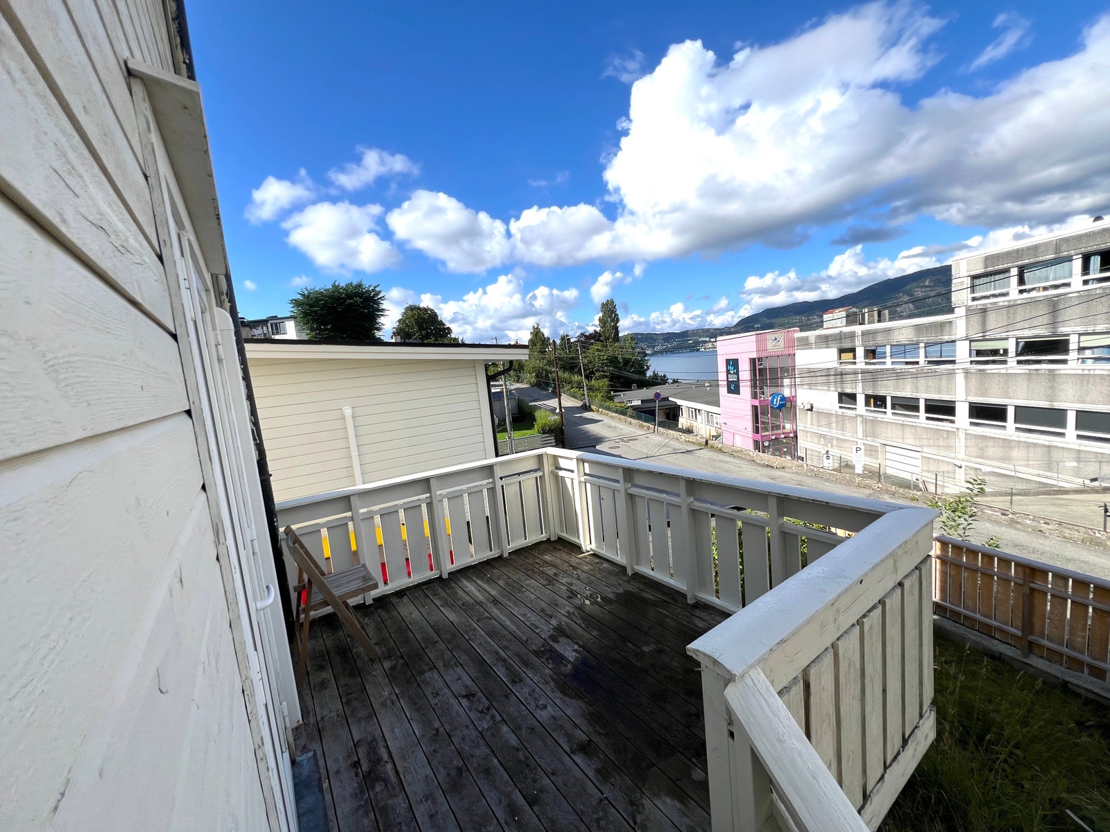 Terrasse 2, med fjordutsikt og morgensol frem til ca. kl. 13 Galleribilde