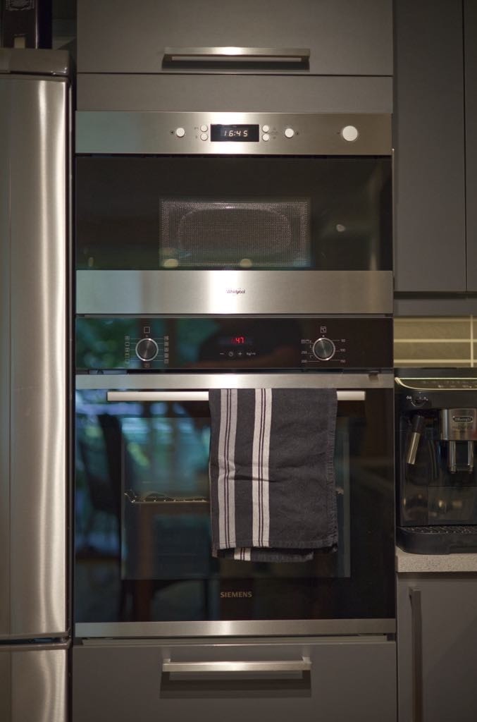 Bakerovn er av nyere dato med easy out hylle system! Galleribilde