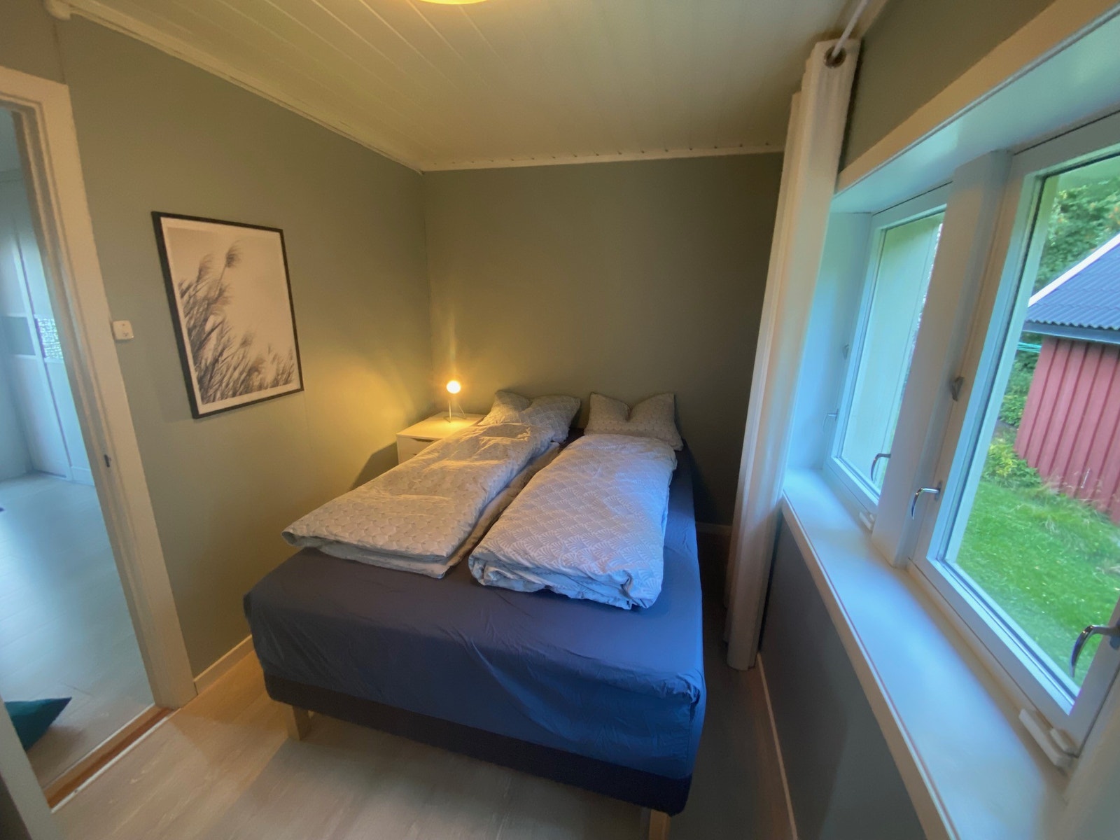 Soverom nr 5 kan res opp til to personer, men legg merke til at sengen bare er 140cm bred. Galleribilde
