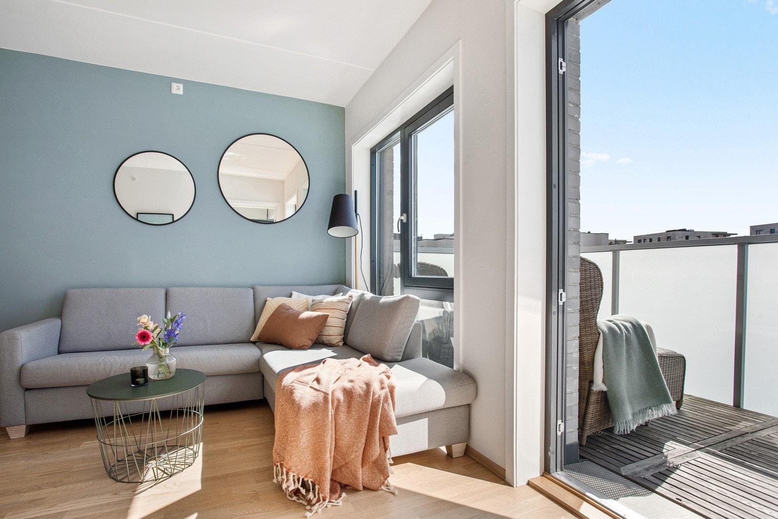 Leiligheten ligger i byggets toppetasje (9. etasje med heis), og har en god planløsning som utnytter hver kvadratmeter til det fulle. Galleribilde